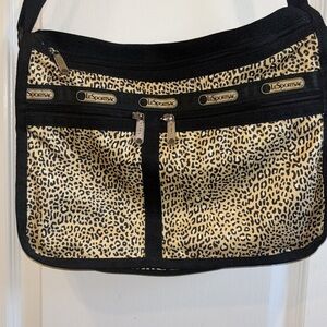 LESPORTSAC BLACK AND TAN CROSSBODY NYLON BAG ANIMAL PRINT LOTS OF POCKETS